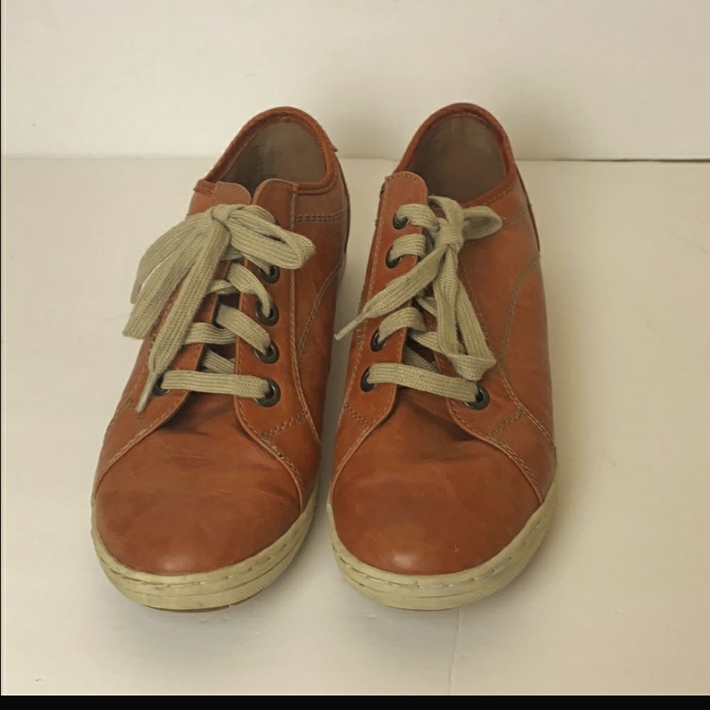 Leather sneakers